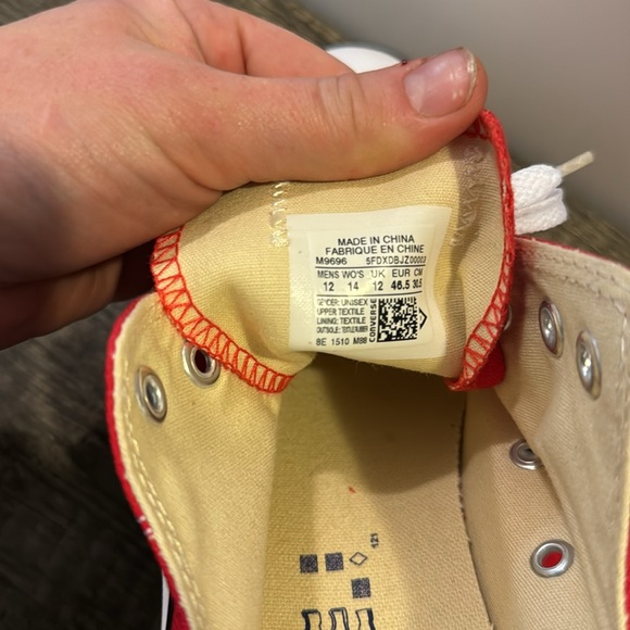 Converse Men’s 12 or Women’s 14 Red Low Top - Picture 5 of 5